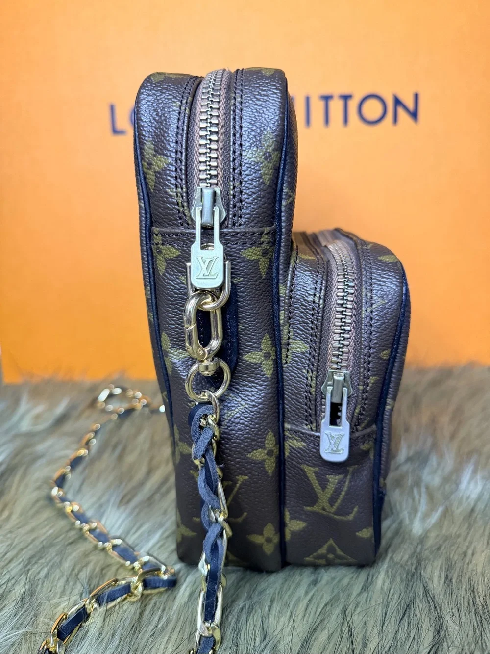 Louis Vuitton compact louis
